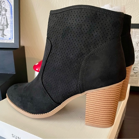 Distressed Black Perfed Leather/Suede zip heeled Booties size 10 NIB - Picture 5 of 16